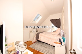 Waltham Apartment for rent 3 Bedrooms 1 Bath - $2,750