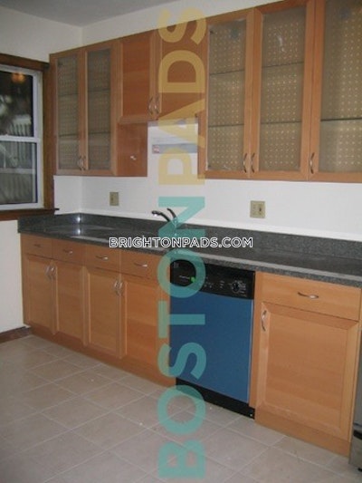 Brighton 3 Bed 2 Bath BOSTON Boston - $3,800 No Fee